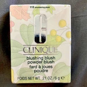 CLINIQUE blushing blush powder blush in 115 smoldering plum